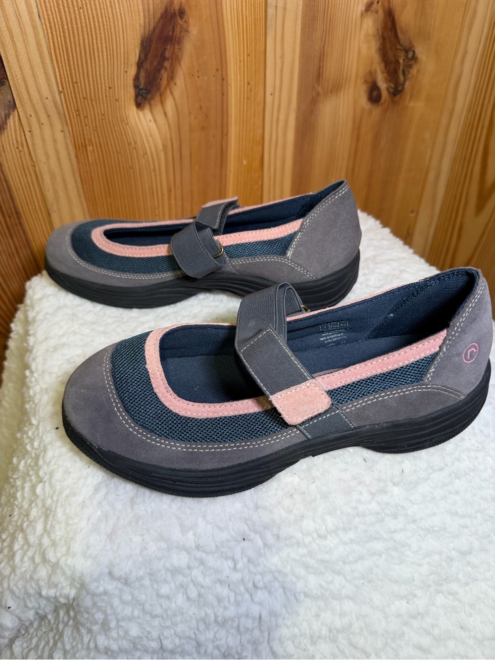 Mary Jane Rockport Comfort Flats in Gray with Pink Trim
